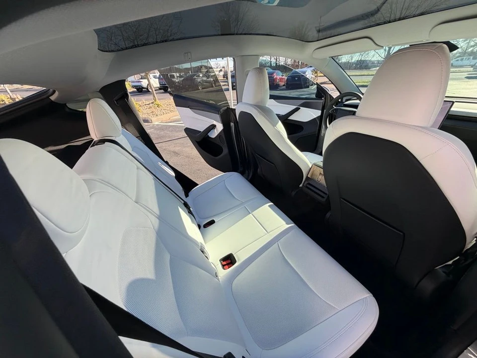 2026 Tesla Model Y - Image 12 of 15