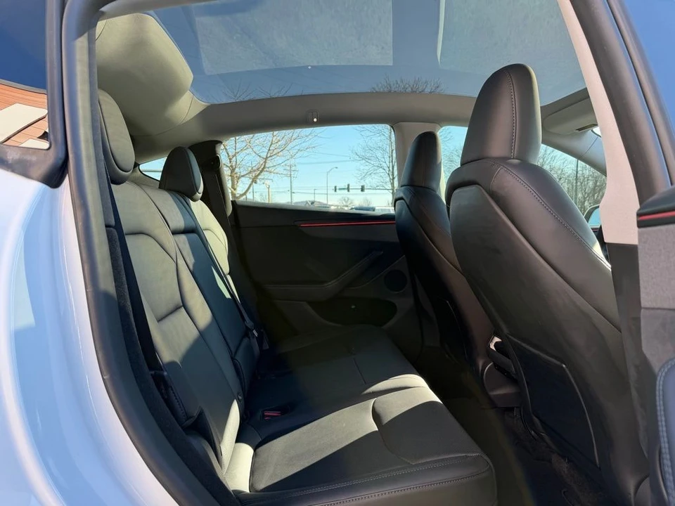 2026 Tesla Model Y - Image 16 of 18