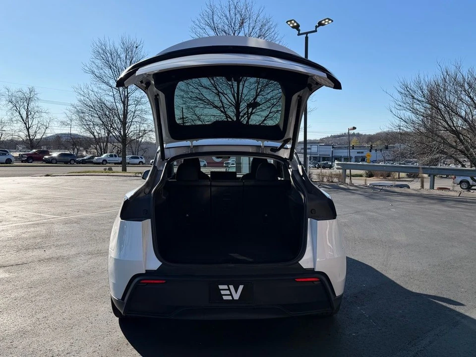 2026 Tesla Model Y - Image 5 of 18