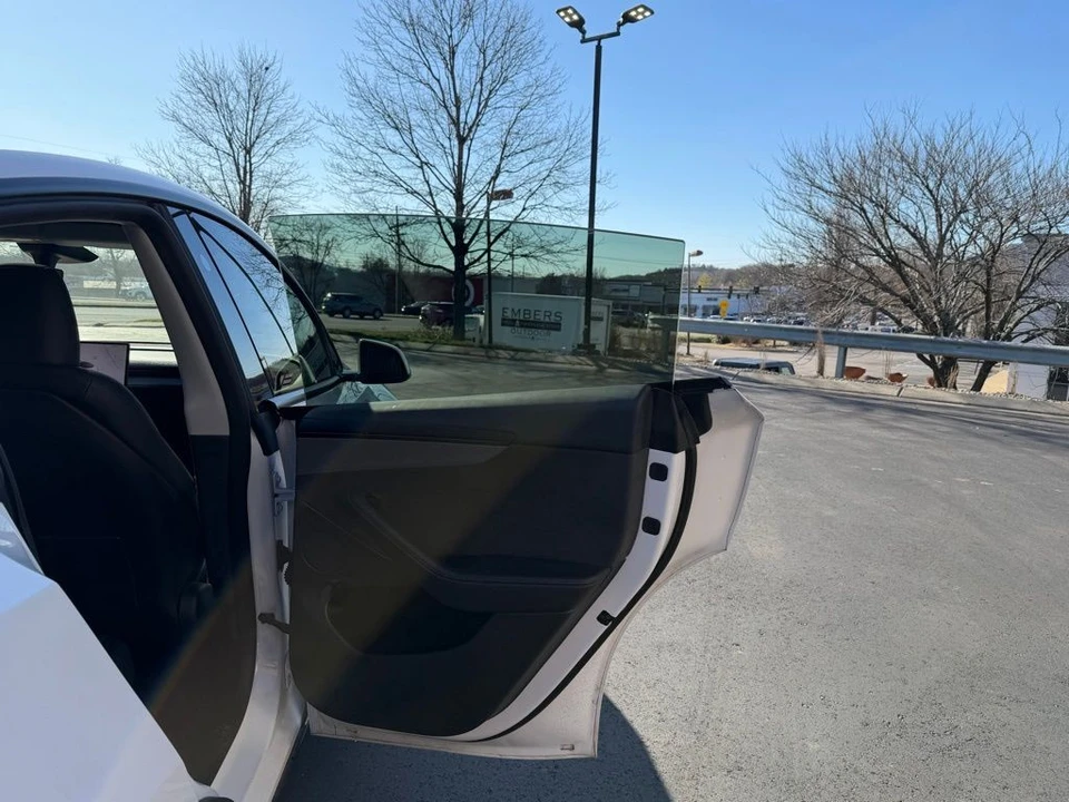 2026 Tesla Model Y - Image 15 of 18