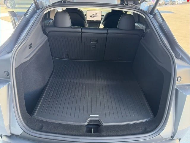 2026 Tesla Model Y - Image 17 of 21
