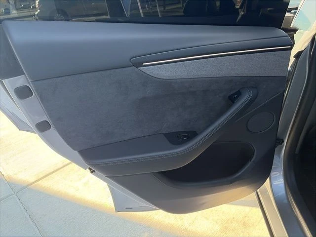 2026 Tesla Model Y - Image 14 of 21