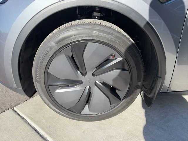 2026 Tesla Model Y - Image 10 of 21
