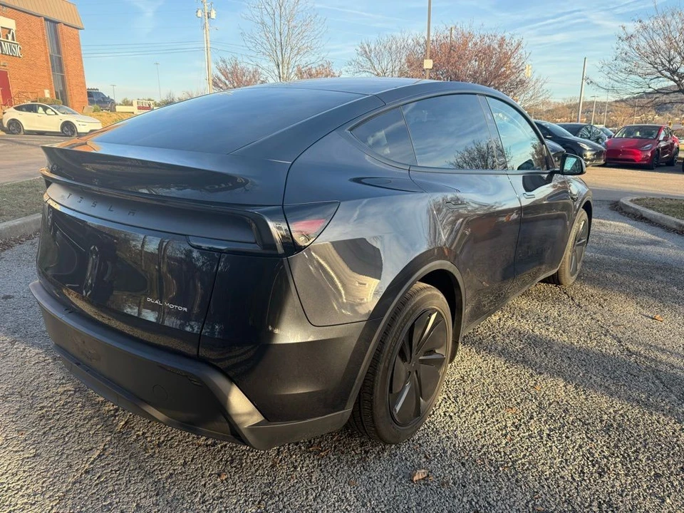 2026 Tesla Model Y - Image 4 of 12