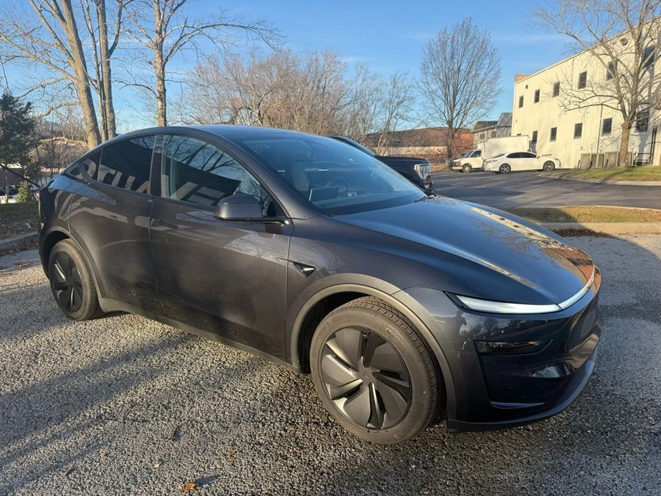 2026 Tesla Model Y - Image 3 of 12