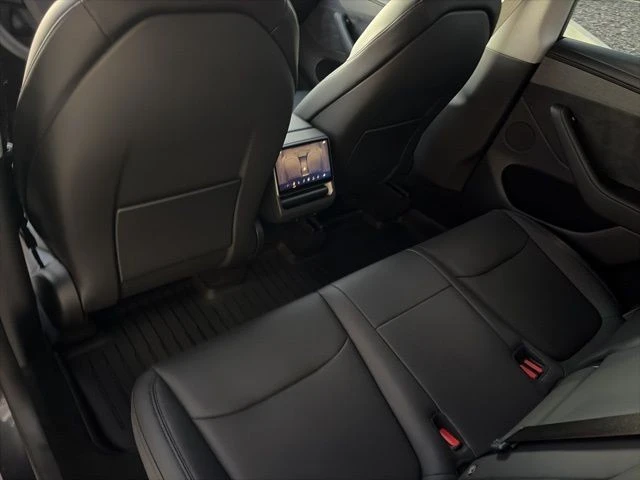 2026 Tesla Model Y - Image 15 of 21