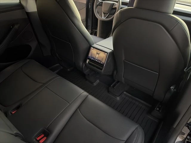 2026 Tesla Model Y - Image 19 of 21