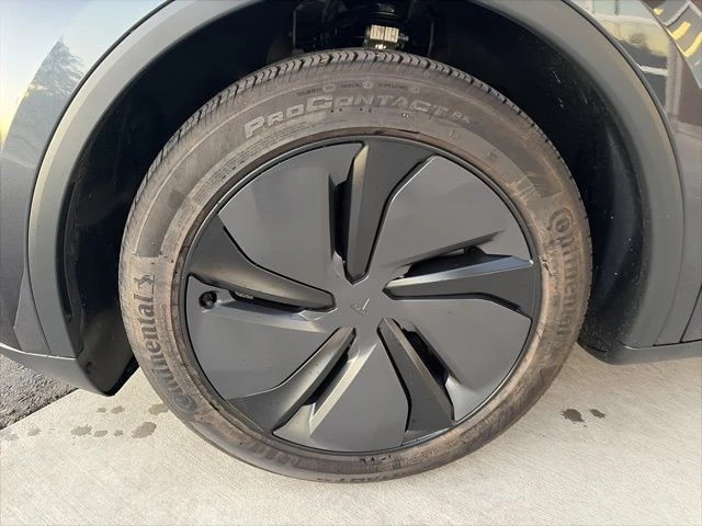 2026 Tesla Model Y - Image 10 of 21