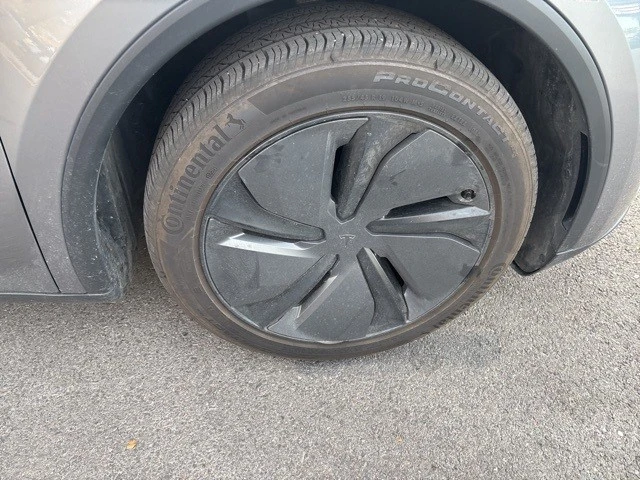 2026 Tesla Model Y - Image 10 of 21