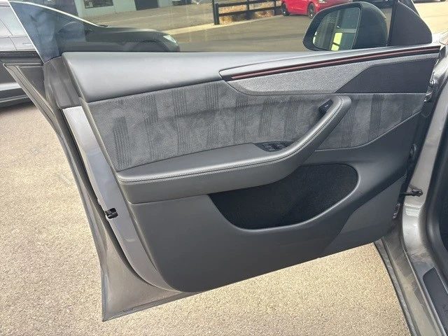 2026 Tesla Model Y - Image 11 of 21