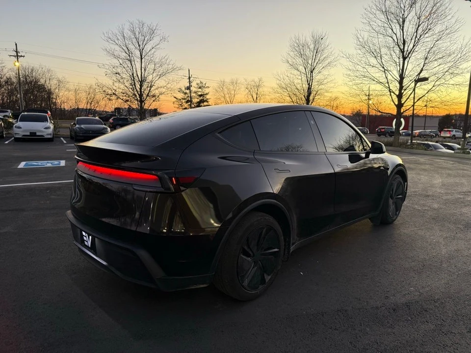 2026 Tesla Model Y - Image 5 of 21