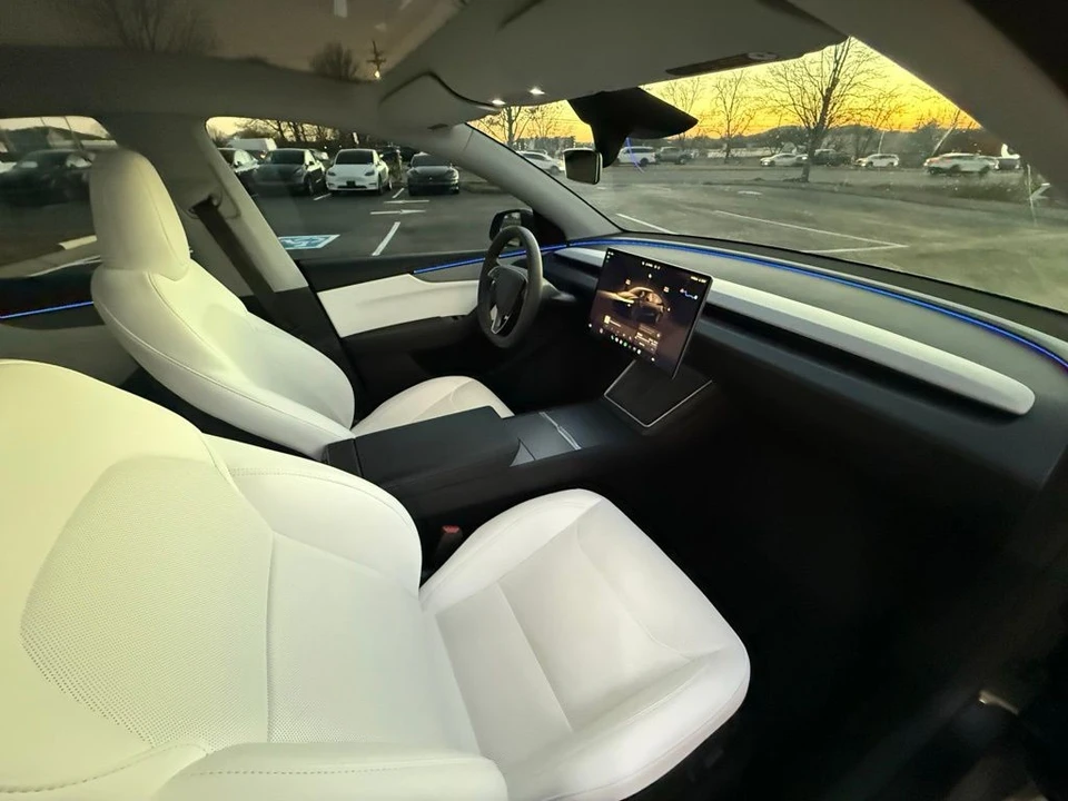 2026 Tesla Model Y - Image 19 of 21
