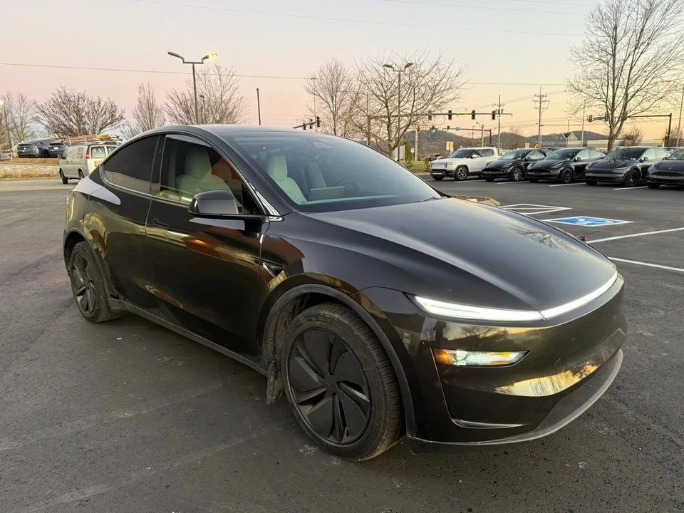 2026 Tesla Model Y - Image 3 of 21