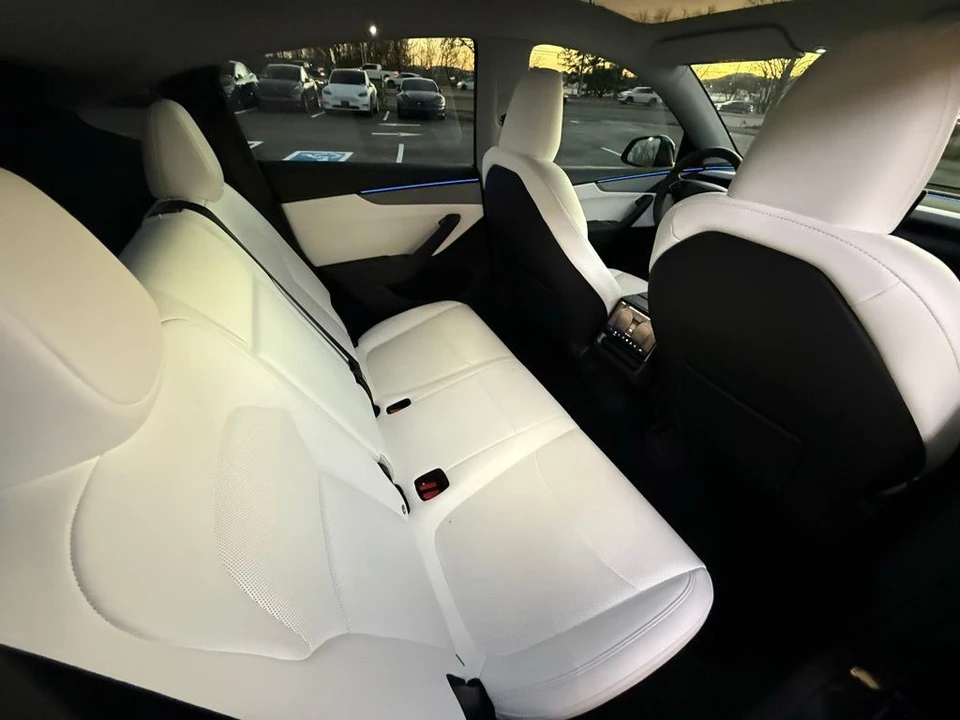 2026 Tesla Model Y - Image 17 of 21