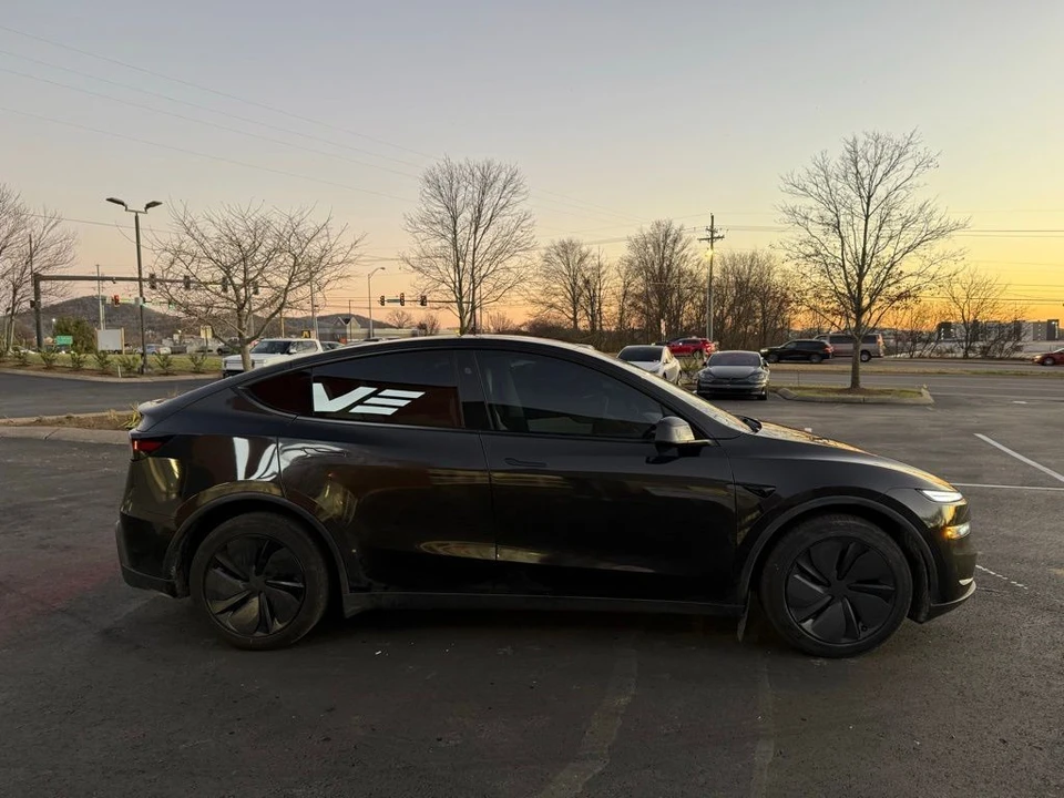 2026 Tesla Model Y - Image 4 of 21