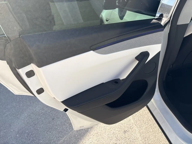 2026 Tesla Model Y - Image 16 of 21