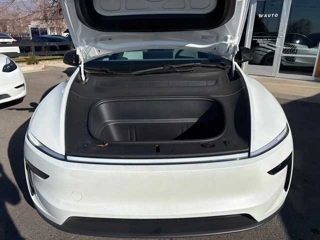 2026 Tesla Model Y - Image 15 of 21