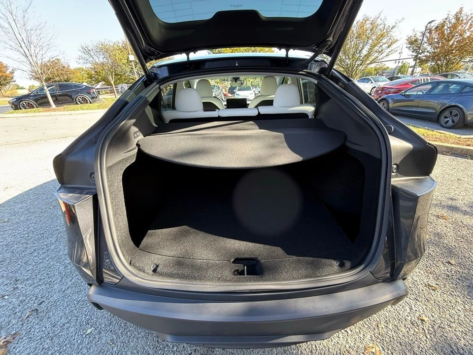 2026 Tesla Model Y - Image 8 of 12