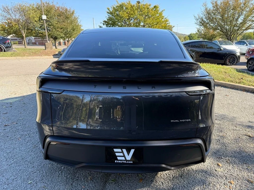 2026 Tesla Model Y - Image 10 of 12