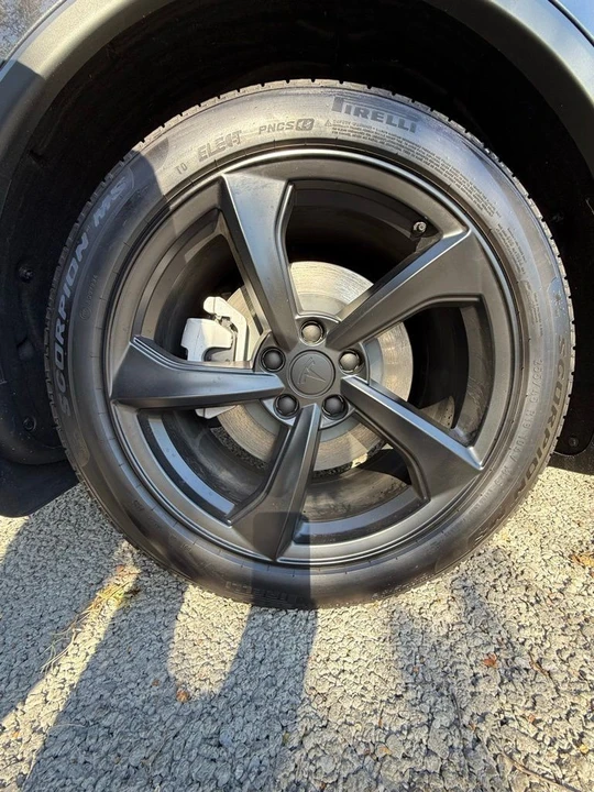2026 Tesla Model Y - Image 9 of 12