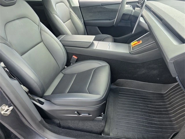 2026 Tesla Model Y - Image 17 of 21