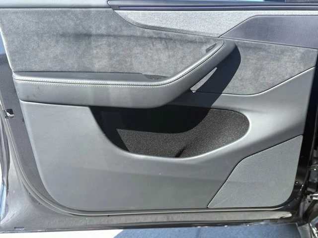 2026 Tesla Model Y - Image 18 of 21