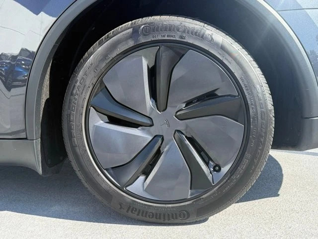 2026 Tesla Model Y - Image 17 of 21
