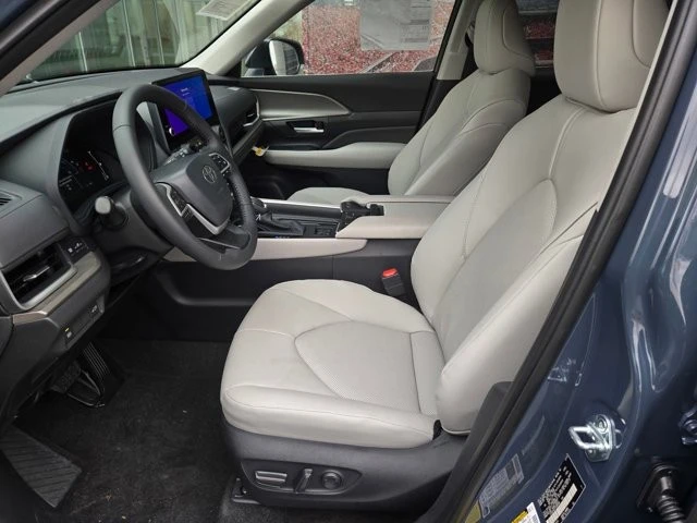2026 Toyota Highlander - Image 16 of 26