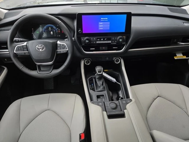 2026 Toyota Highlander - Image 14 of 26