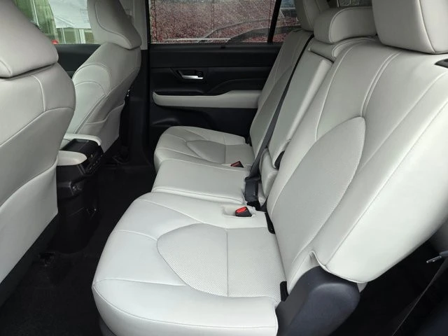 2026 Toyota Highlander - Image 11 of 26