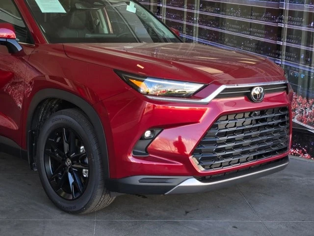 2026 Toyota Highlander - Image 2 of 21