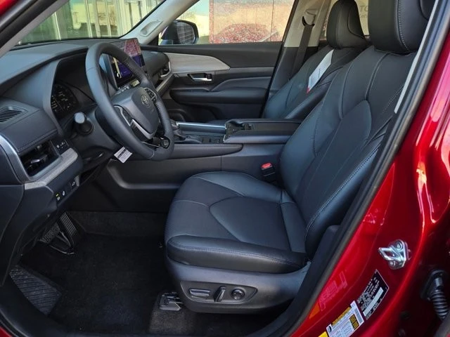 2026 Toyota Highlander - Image 18 of 21