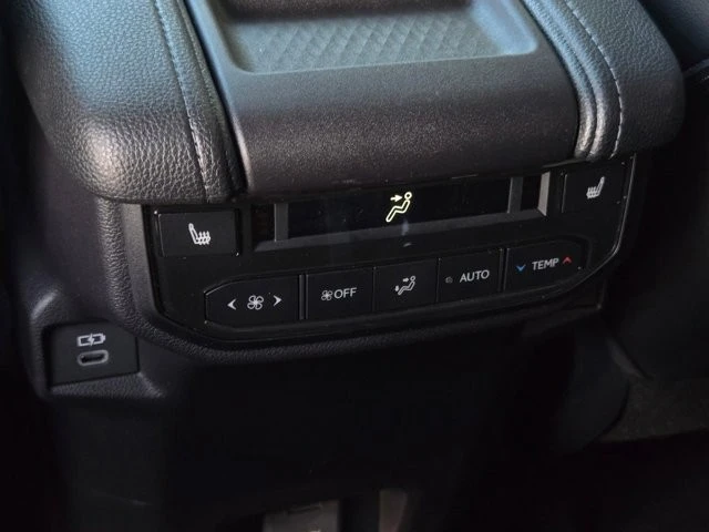 2026 Toyota Highlander - Image 17 of 21