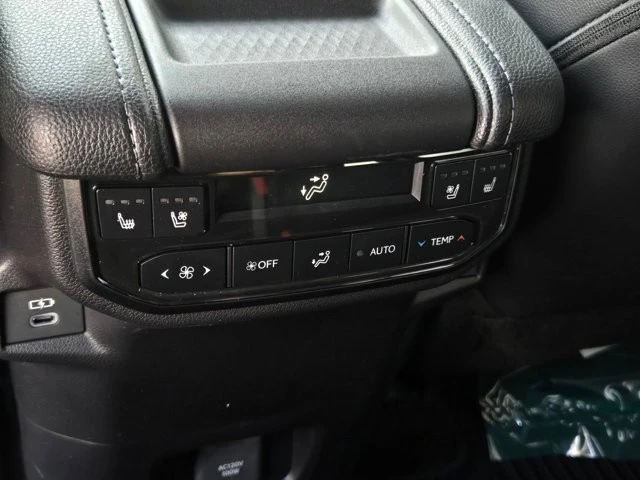 2026 Toyota Highlander - Image 13 of 30