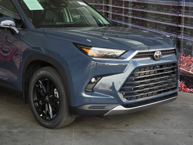 2026 Toyota Highlander - Image 2 of 30