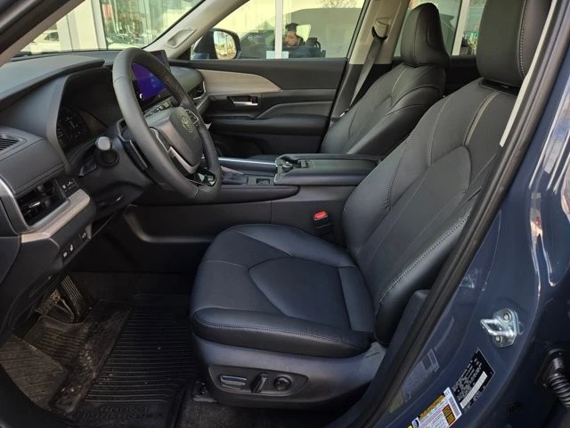 2026 Toyota Highlander - Image 17 of 30