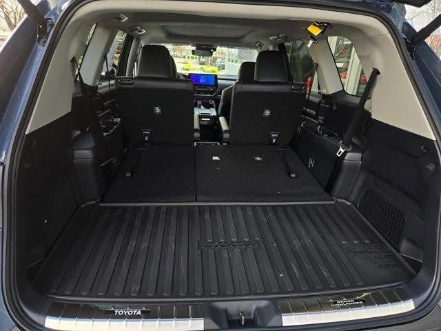 2026 Toyota Highlander - Image 27 of 30