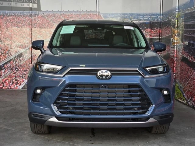 2026 Toyota Highlander - Image 3 of 30