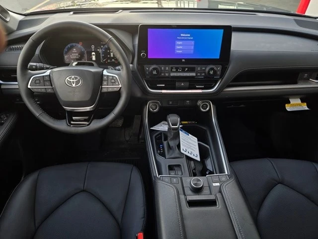 2026 Toyota Highlander - Image 15 of 30