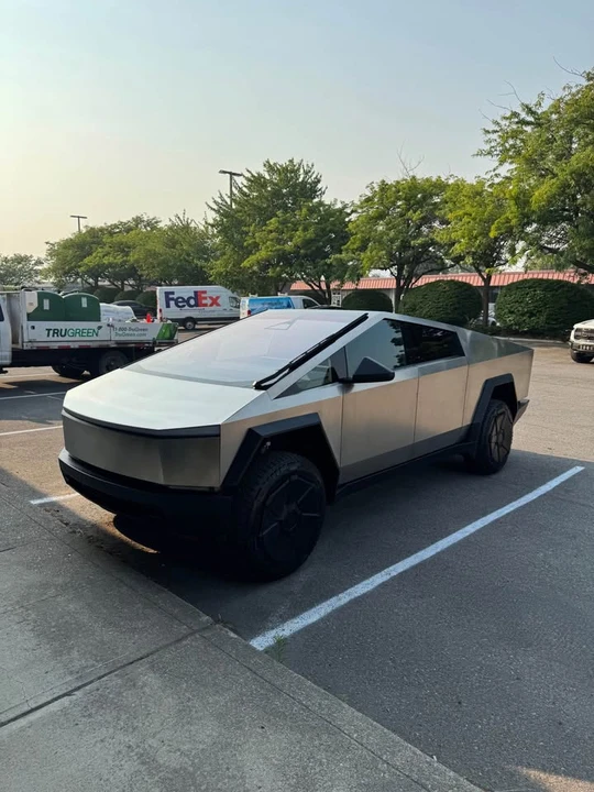 2026 Tesla Cybertruck - Image 3 of 13