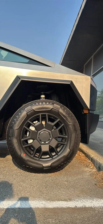2026 Tesla Cybertruck - Image 13 of 13