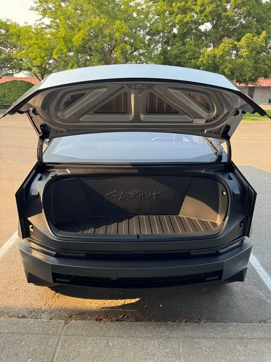 2026 Tesla Cybertruck - Image 7 of 13