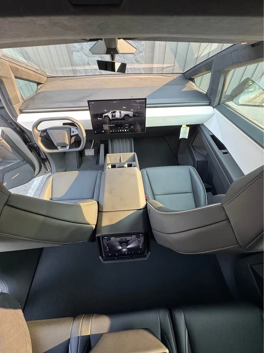2026 Tesla Cybertruck - Image 10 of 13