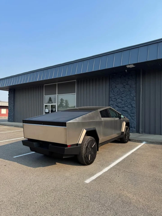 2026 Tesla Cybertruck - Image 5 of 13