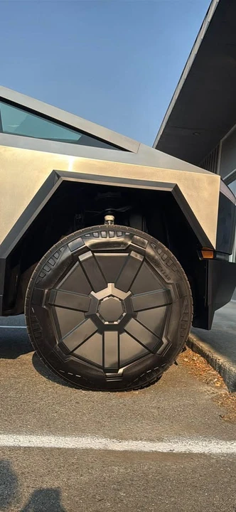 2026 Tesla Cybertruck - Image 12 of 13