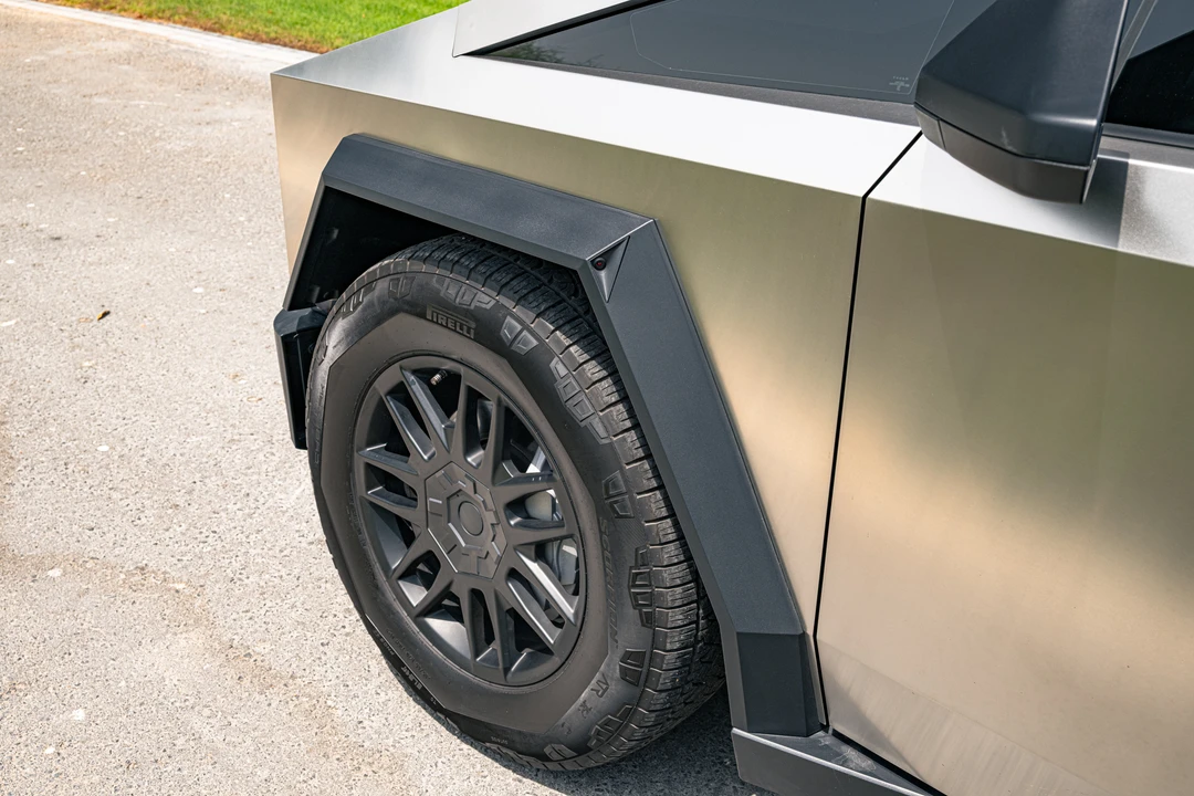2026 Tesla Cybertruck - Image 23 of 31