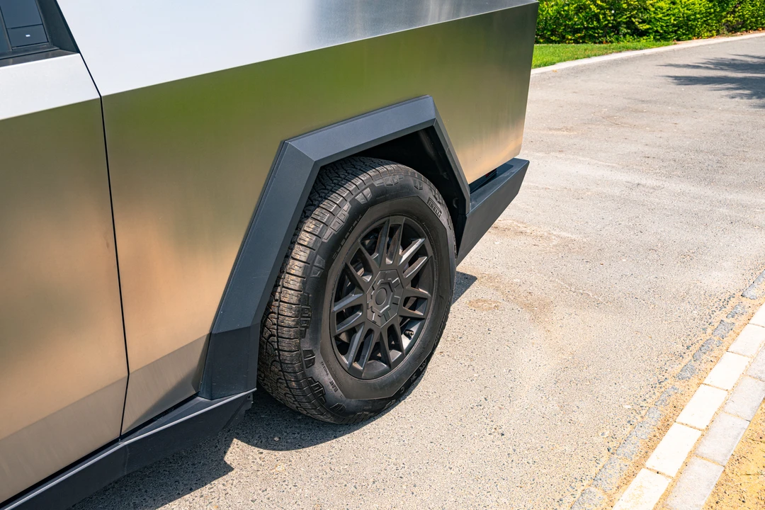 2026 Tesla Cybertruck - Image 24 of 31