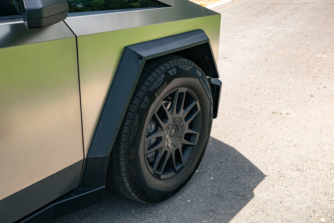 2026 Tesla Cybertruck - Image 25 of 31