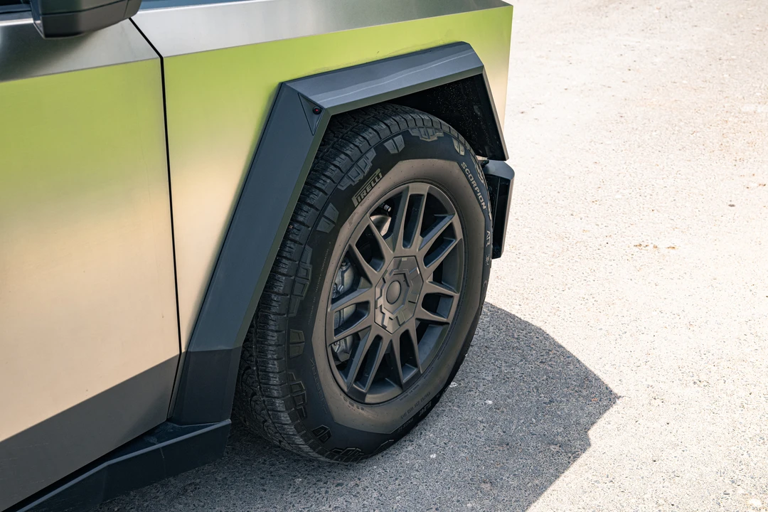 2026 Tesla Cybertruck - Image 26 of 31