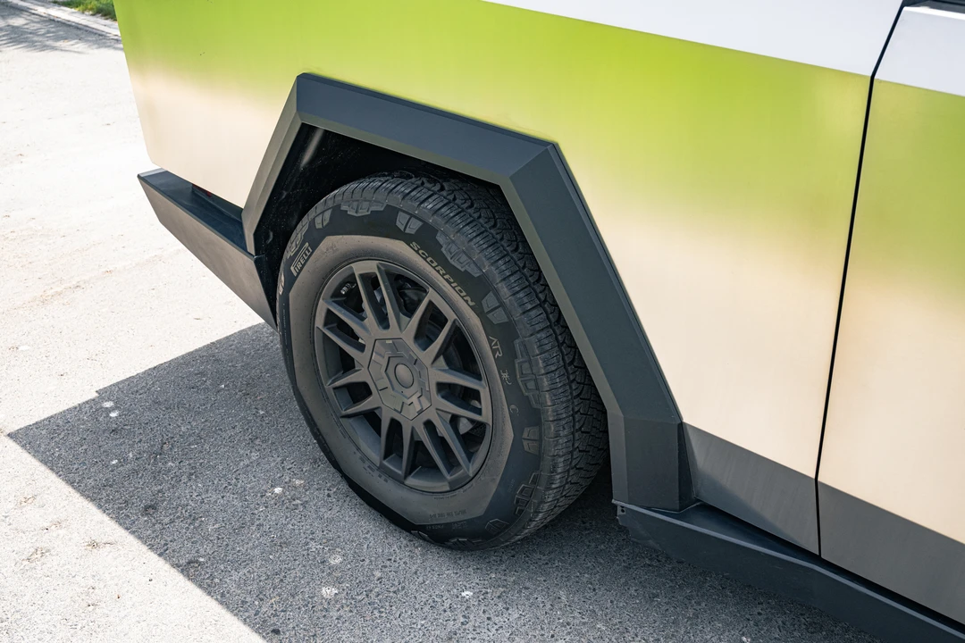2026 Tesla Cybertruck - Image 27 of 31